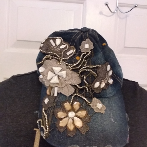 Caps - Picture 3 of 16